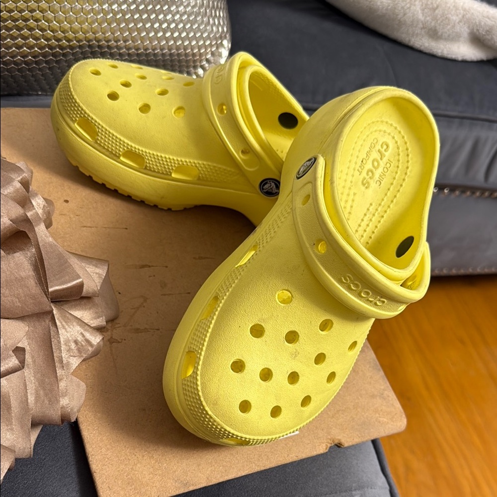 CROCS Yellow Sandals with Ventilation and Secure Fit